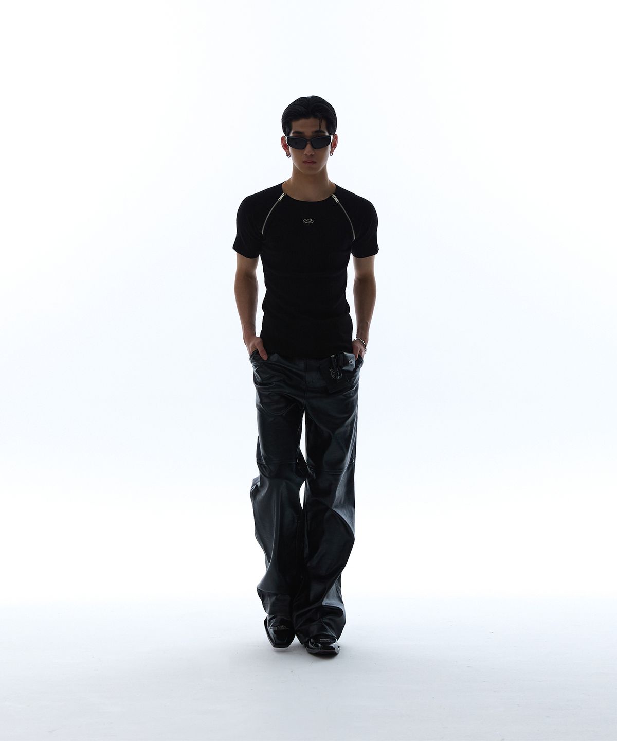 모어댄블랙(MORE THAN BLACK) LOGO TWO SIDE HALF ZIP UP KNIT