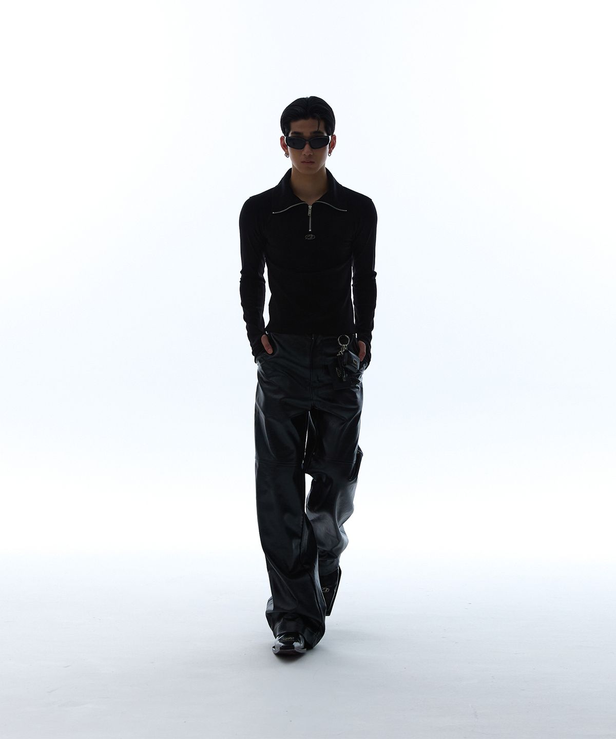 모어댄블랙(MORE THAN BLACK) LOGO ZIP UP LONG SLEEVE