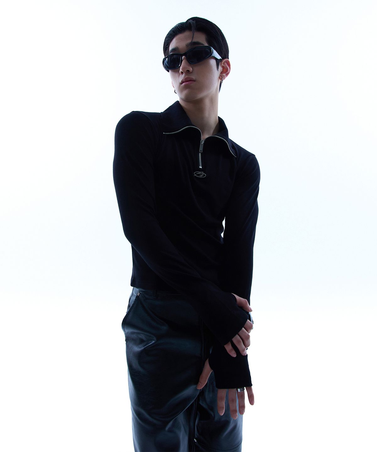 모어댄블랙(MORE THAN BLACK) LOGO ZIP UP LONG SLEEVE