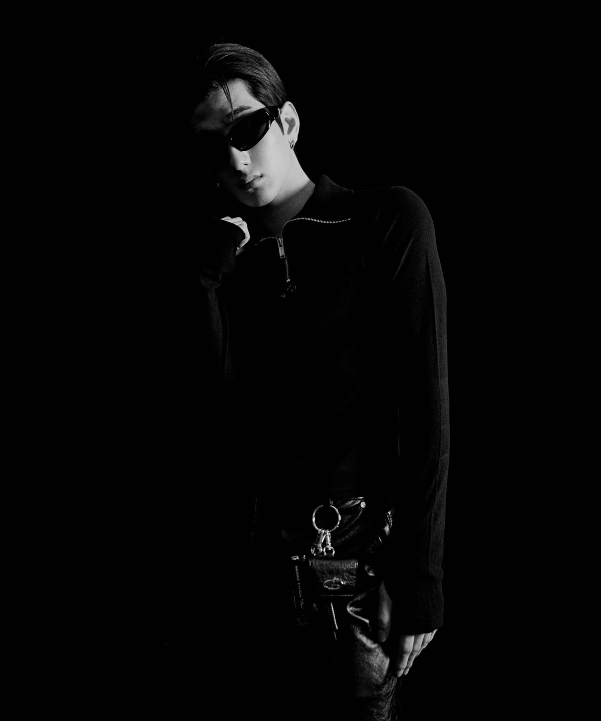 모어댄블랙(MORE THAN BLACK) LOGO ZIP UP LONG SLEEVE