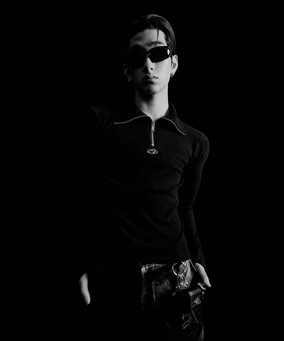 모어댄블랙(MORE THAN BLACK) LOGO ZIP UP LONG SLEEVE