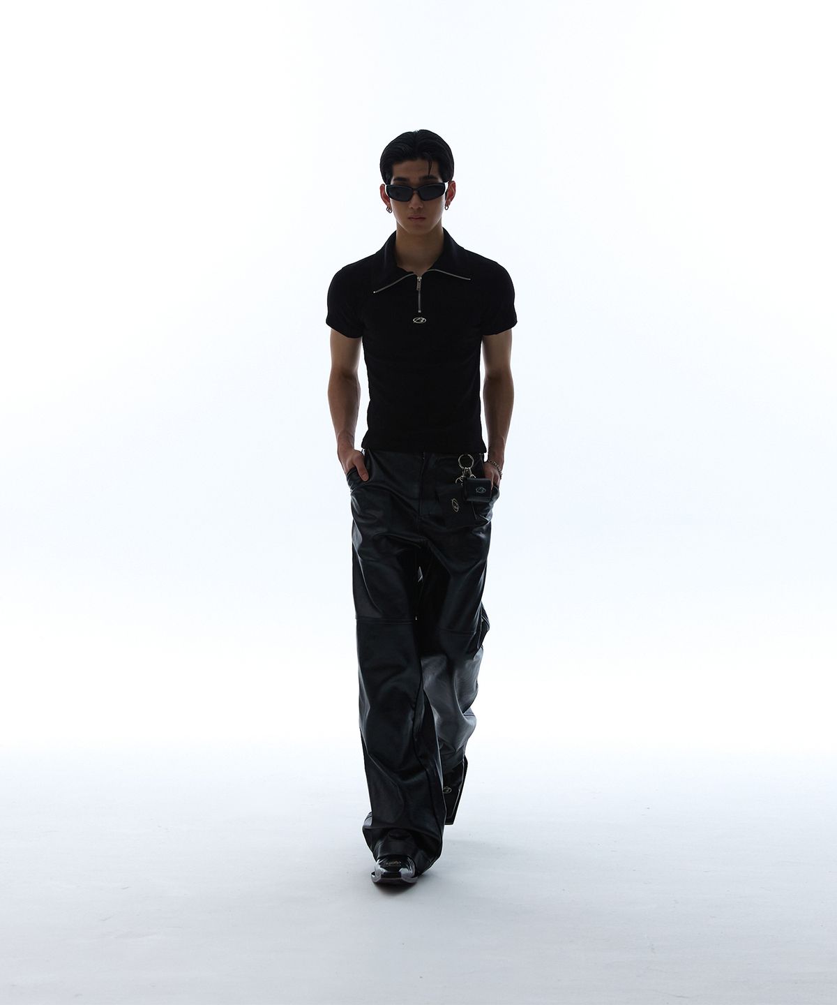 모어댄블랙(MORE THAN BLACK) LOGO ZIP UP HALF SLEEVE