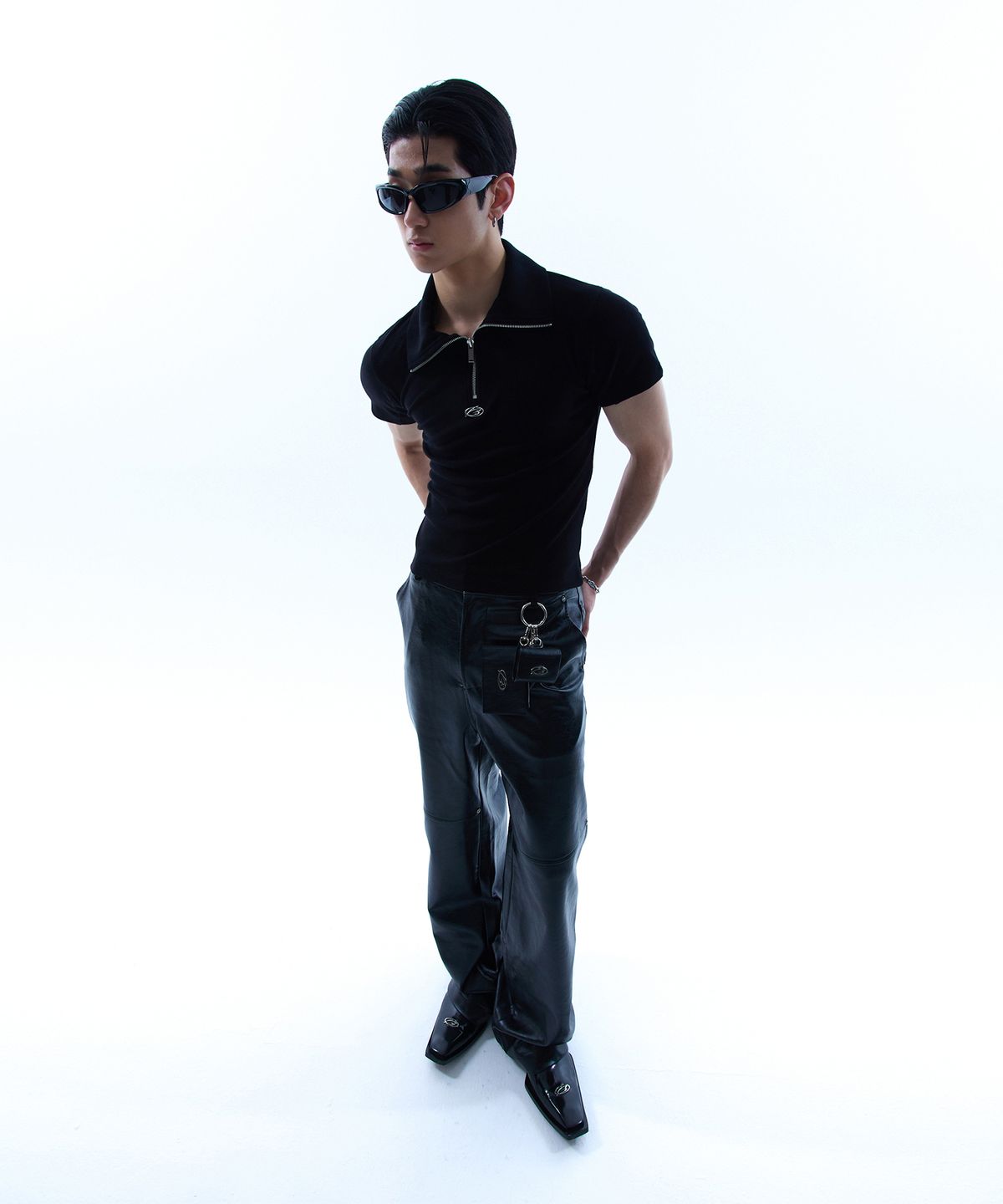 모어댄블랙(MORE THAN BLACK) LOGO ZIP UP HALF SLEEVE