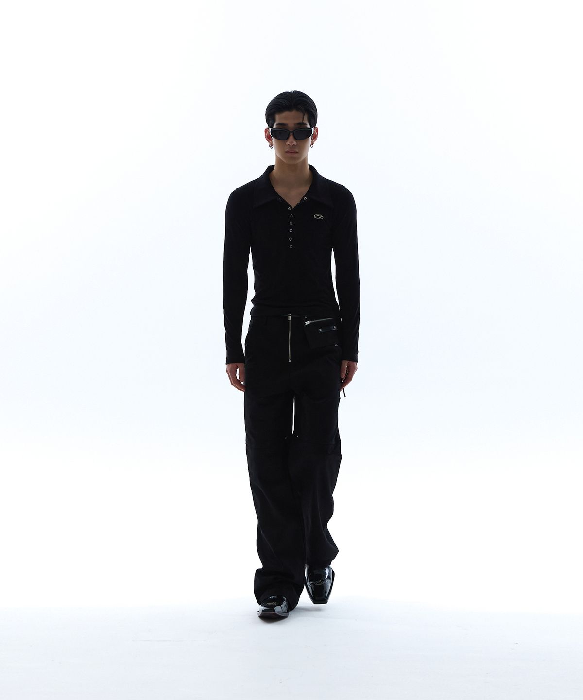 모어댄블랙(MORE THAN BLACK) LOGO SNAP COLLAR LONG SLEEVE