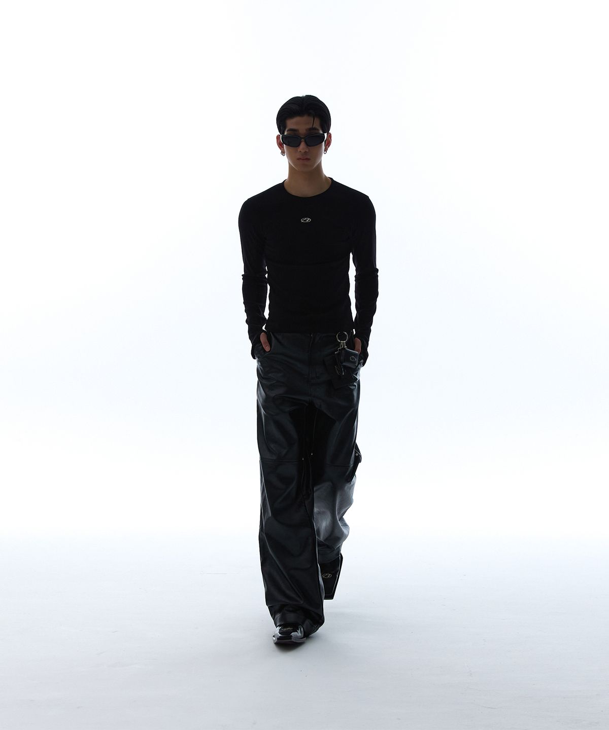 모어댄블랙(MORE THAN BLACK) LOGO LONG SLEEVE