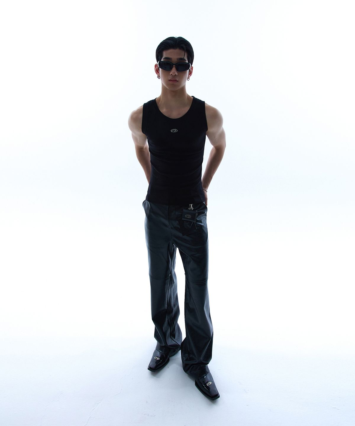 모어댄블랙(MORE THAN BLACK) LOGO SLEEVELESS