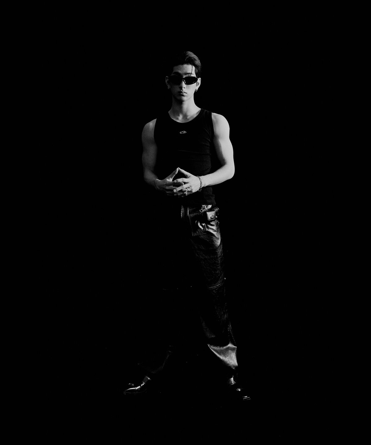 모어댄블랙(MORE THAN BLACK) LOGO SLEEVELESS