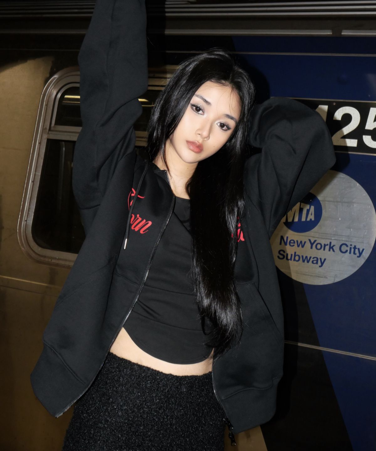 버진키스(VIRGINKISS) 톡식 레터링 오버사이즈 후드집업 - 블랙