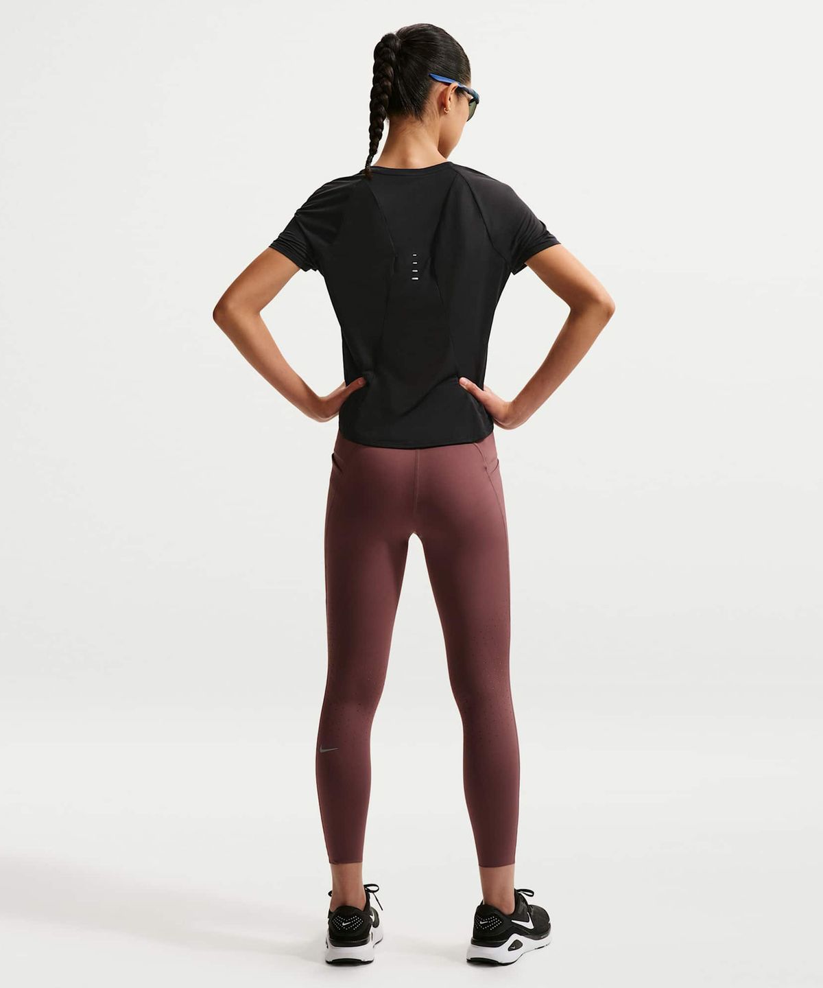 나이키(NIKE) 스위프트 브리드 드라이 핏 반소매 러닝 탑 W - 블랙:포톤 더스트:화이트 / IF1681-010