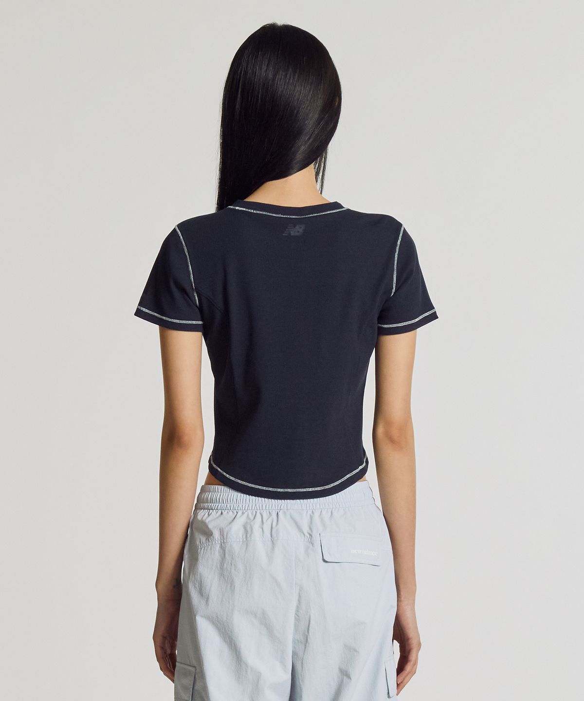 뉴발란스(NEW BALANCE) NBNEG3W652 / WOMEN 에센셜 골지 반팔티 (NAVY)