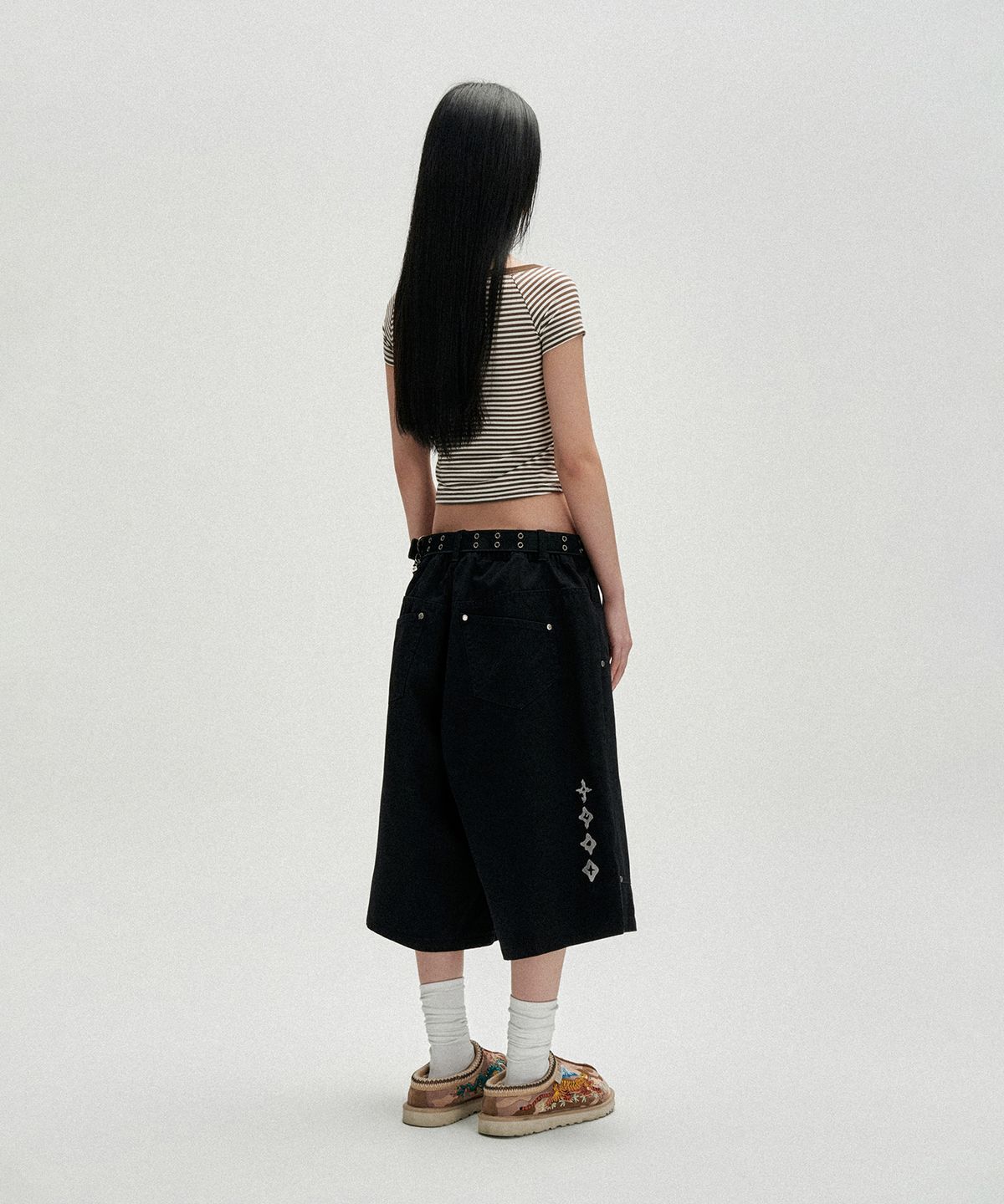 낫포너드(NOT4NERD) W Open Shoulder Stripe T-Shirts - Brown