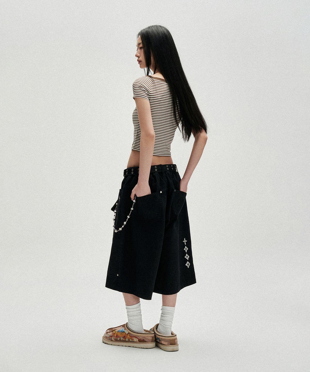 낫포너드(NOT4NERD) W Open Shoulder Stripe T-Shirts - Brown