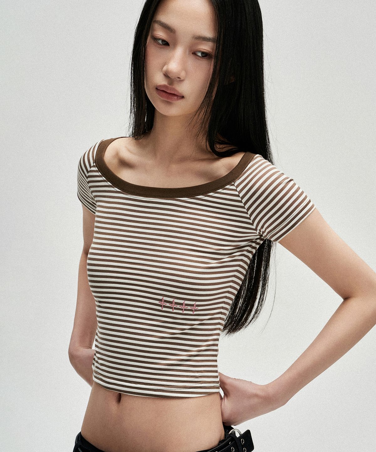 낫포너드(NOT4NERD) W Open Shoulder Stripe T-Shirts - Brown