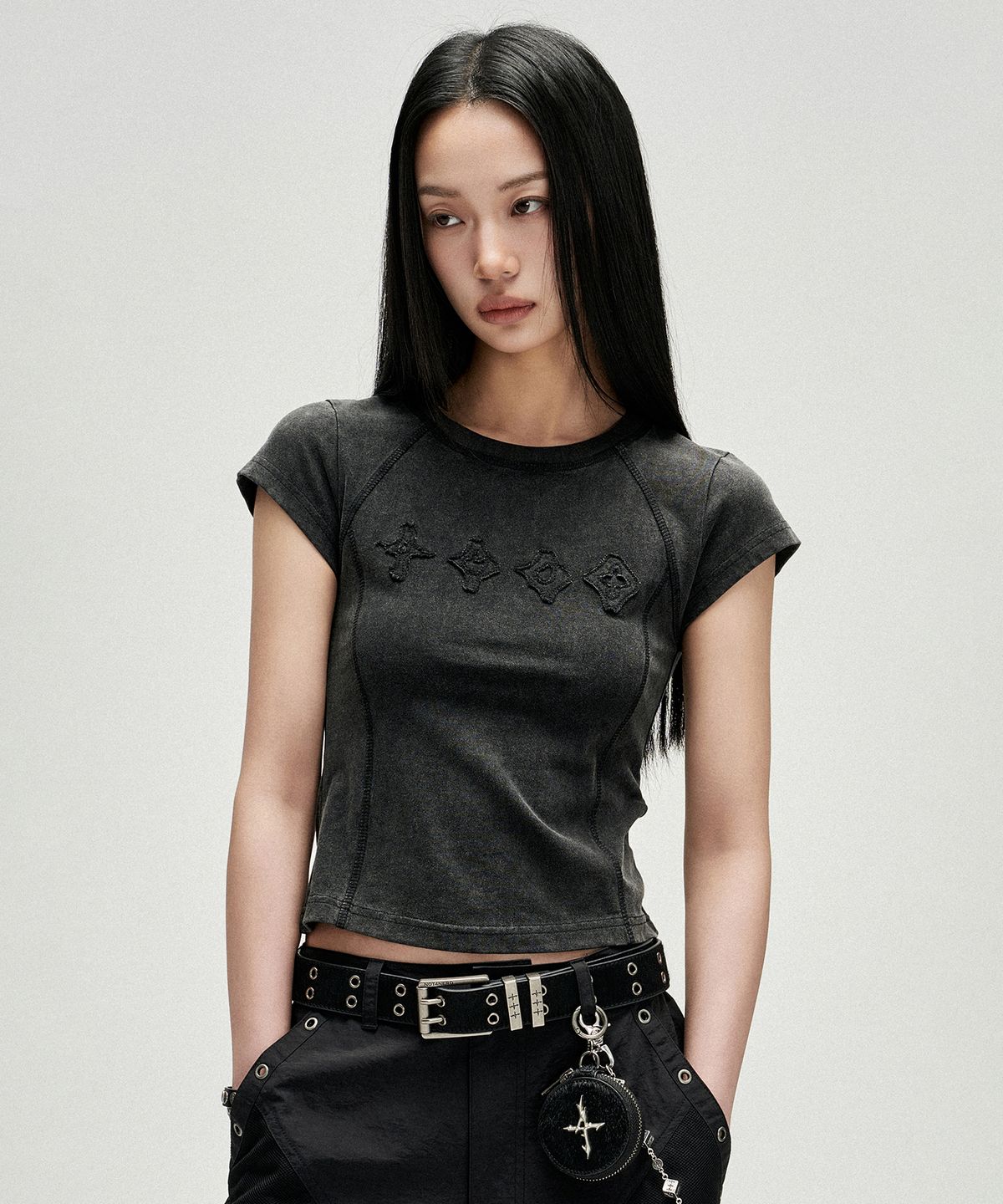 낫포너드(NOT4NERD) W Symbol Sequence Incision Pigment T-Shirts - Charcoal