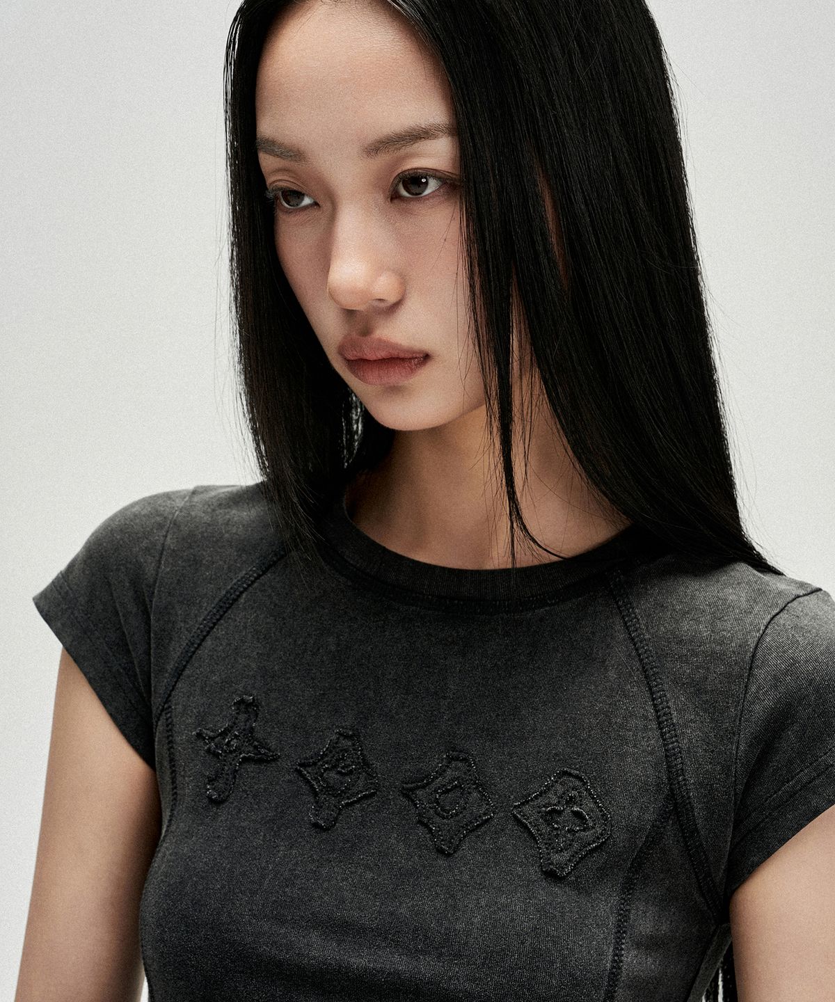 낫포너드(NOT4NERD) W Symbol Sequence Incision Pigment T-Shirts - Charcoal