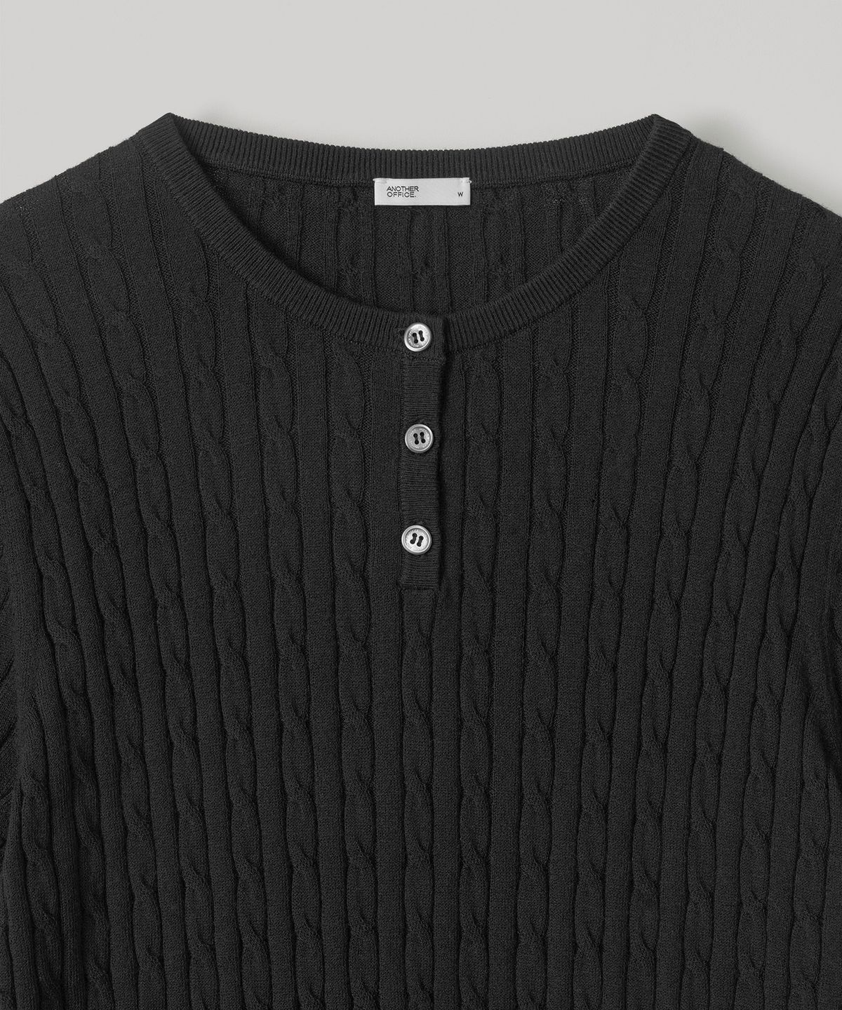 어나더오피스 우먼(ANOTHER OFFICE WOMEN) W. Henley Neck Cable Knit (Black)
