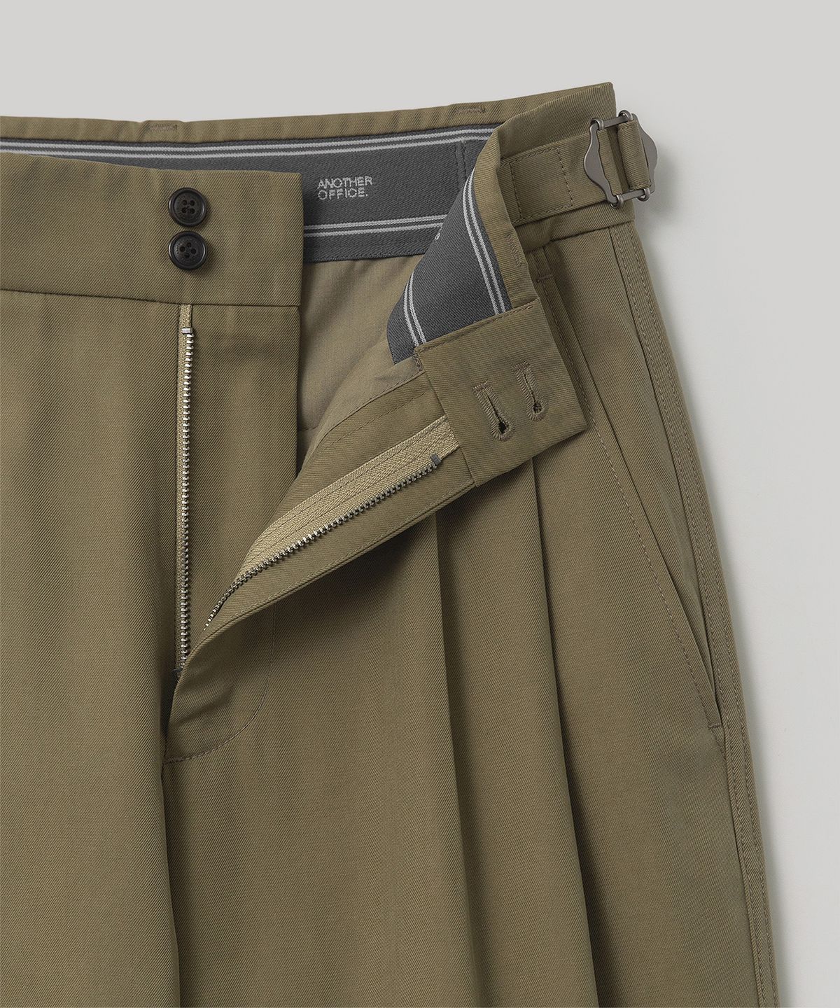 어나더오피스 우먼(ANOTHER OFFICE WOMEN) W. Santiago Chino Pants Flexible (Deep Khaki)
