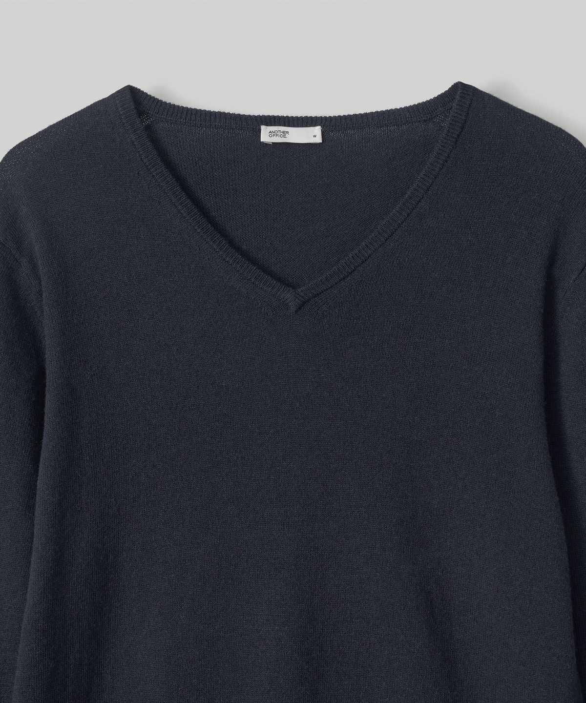 어나더오피스 우먼(ANOTHER OFFICE WOMEN) W. V-Neck Solid Knit (Navy)