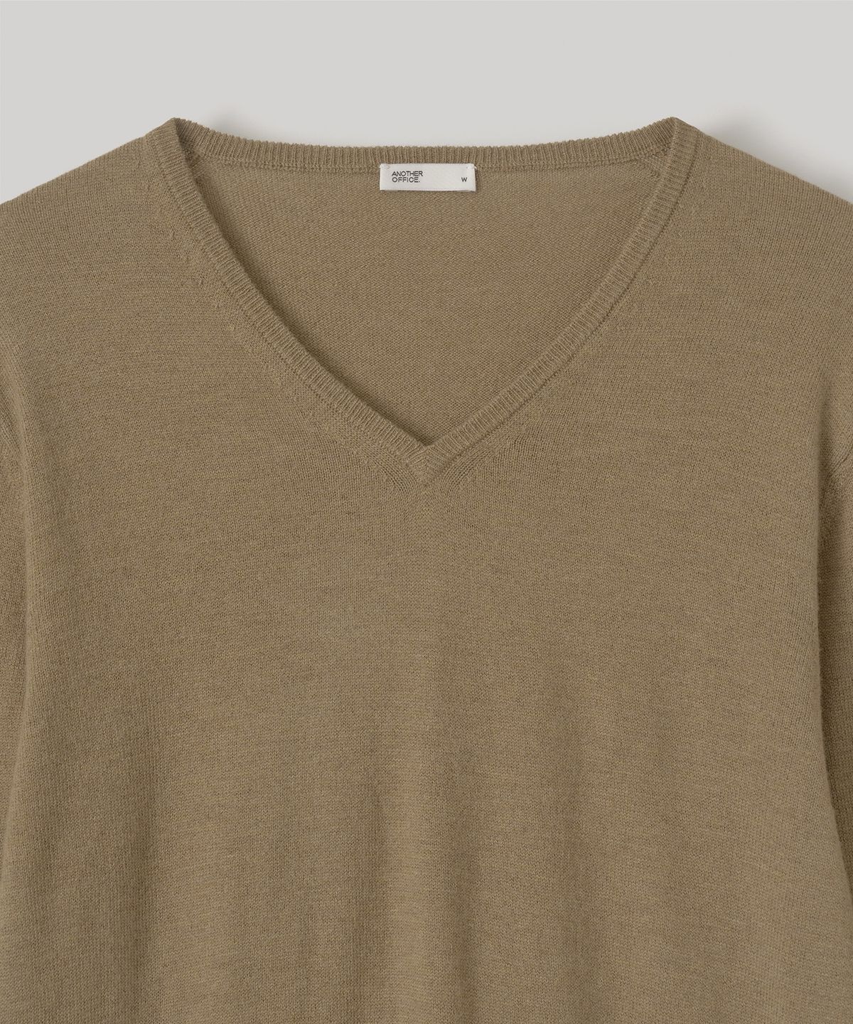 어나더오피스 우먼(ANOTHER OFFICE WOMEN) W. V-Neck Solid Knit (Light Brown)
