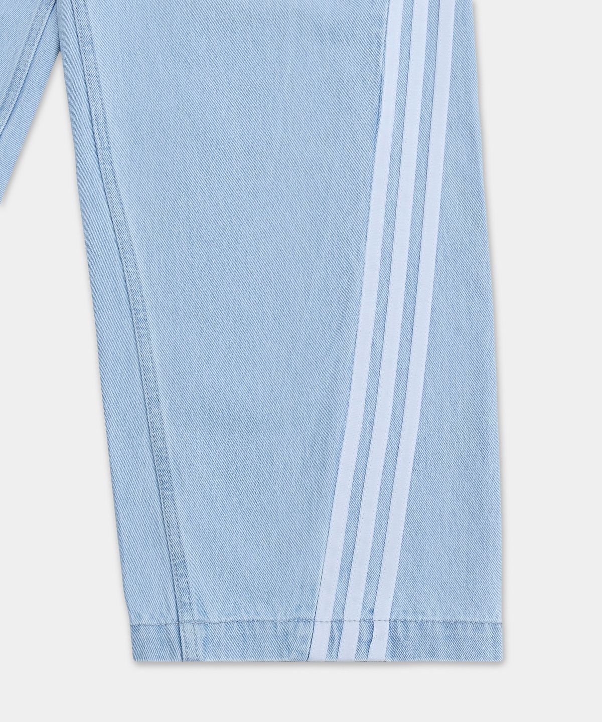 아디다스(ADIDAS) 아딜레늄 시즌 5 데님 진 - 라이트블루 / KX4822