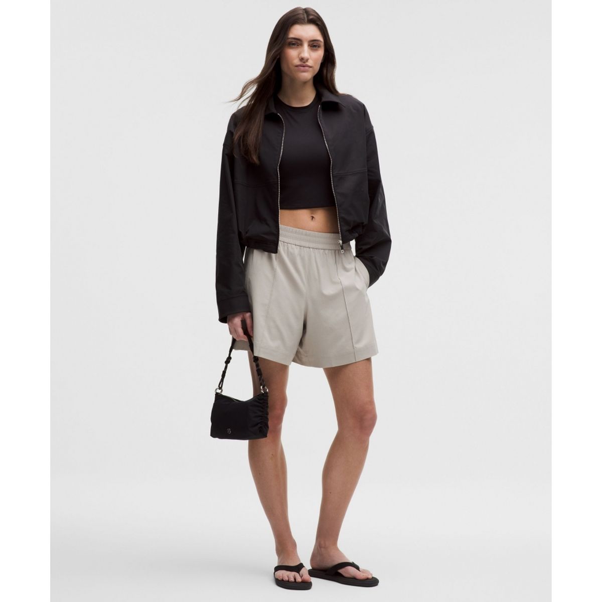 룰루레몬(LULULEMON) 브리즐리 미드라이즈 쇼츠 6inch  DOWN