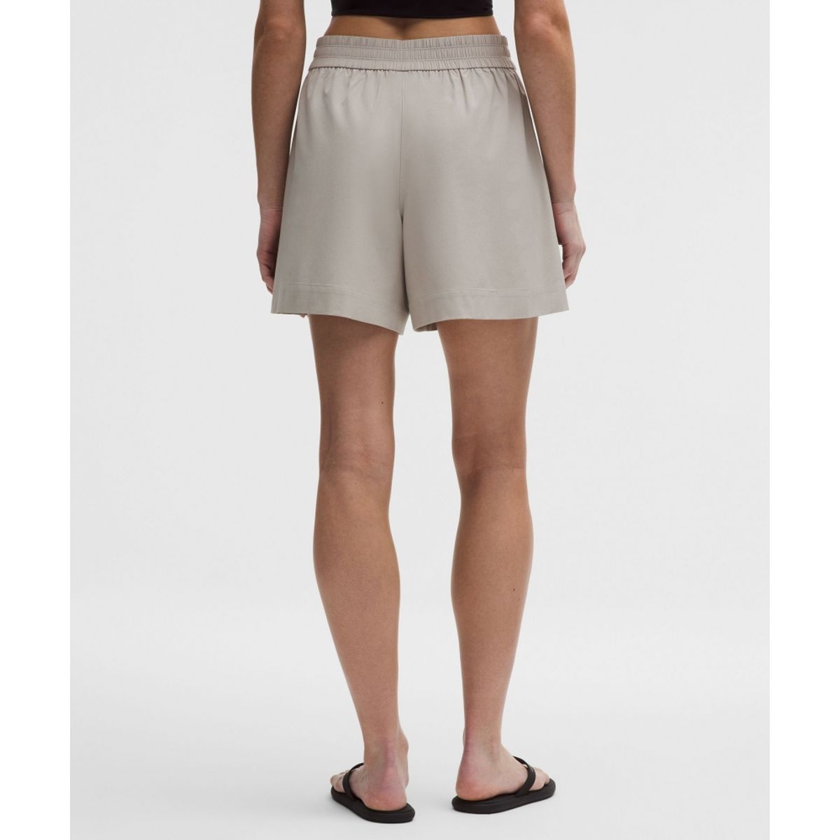룰루레몬(LULULEMON) 브리즐리 미드라이즈 쇼츠 6inch  DOWN