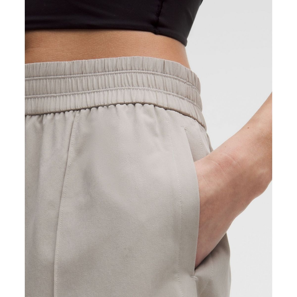 룰루레몬(LULULEMON) 브리즐리 미드라이즈 쇼츠 6inch  DOWN