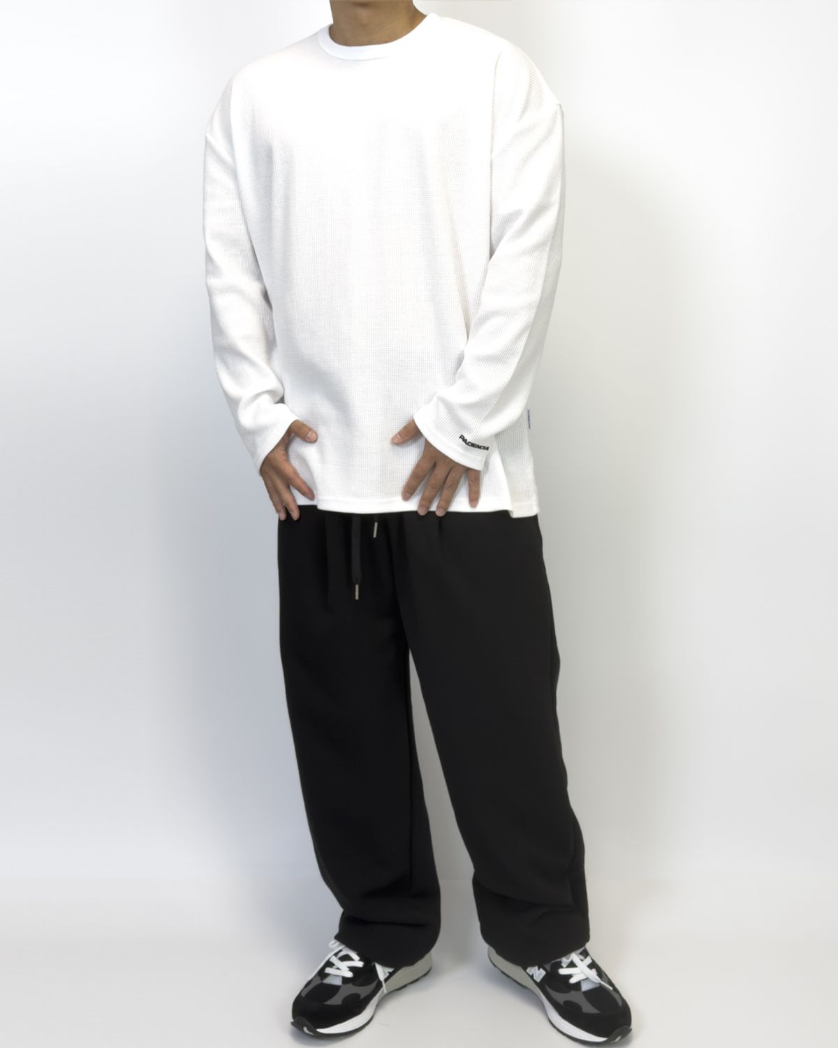 파시엔시아(PACIENCIA) 에센셜 와플 오버핏 긴팔 WHITE