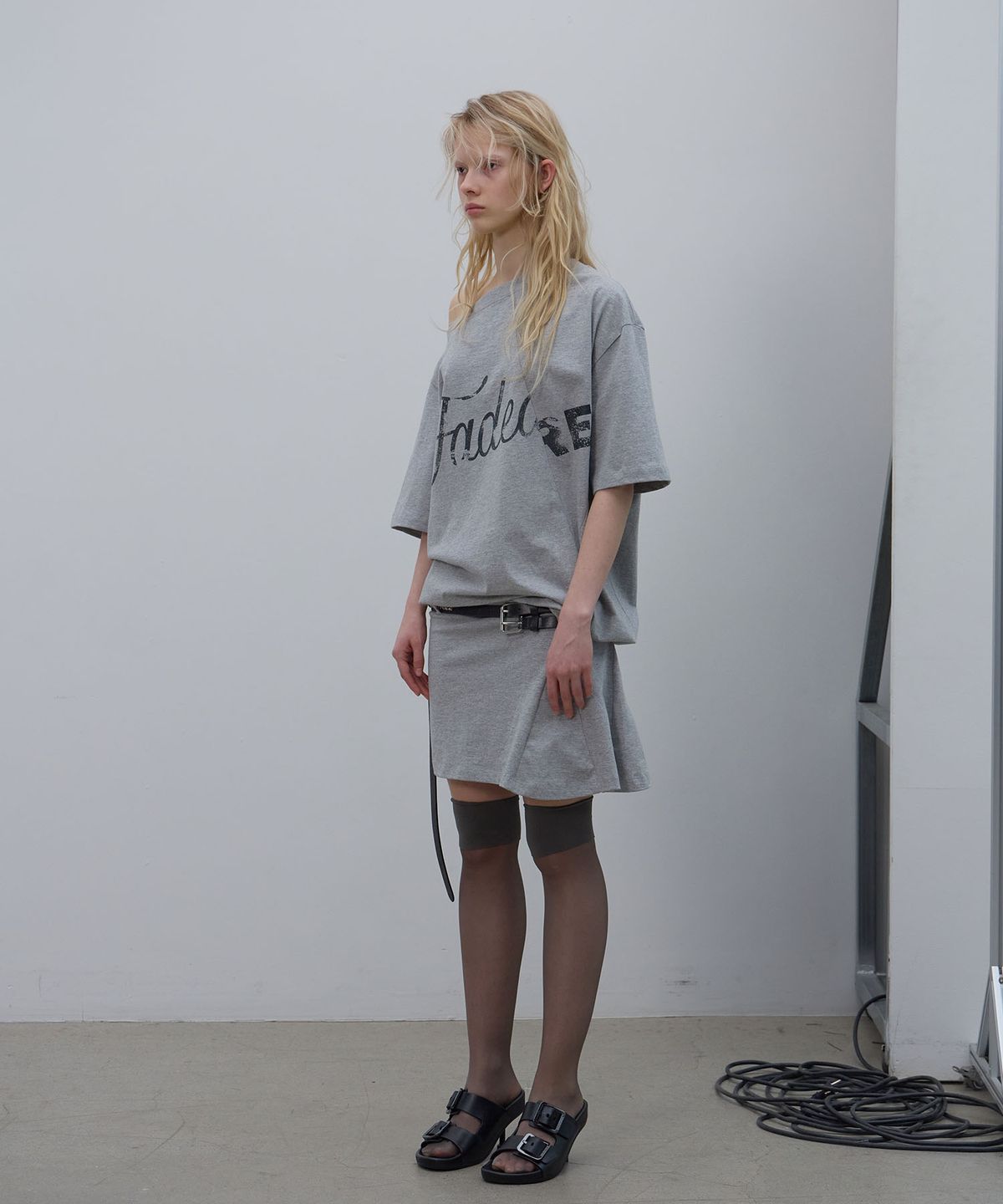 엘씨디씨티엠(LCDC™) ASYMMETRIC OFF-SHOULDER DRESS (MELANGE GREY)