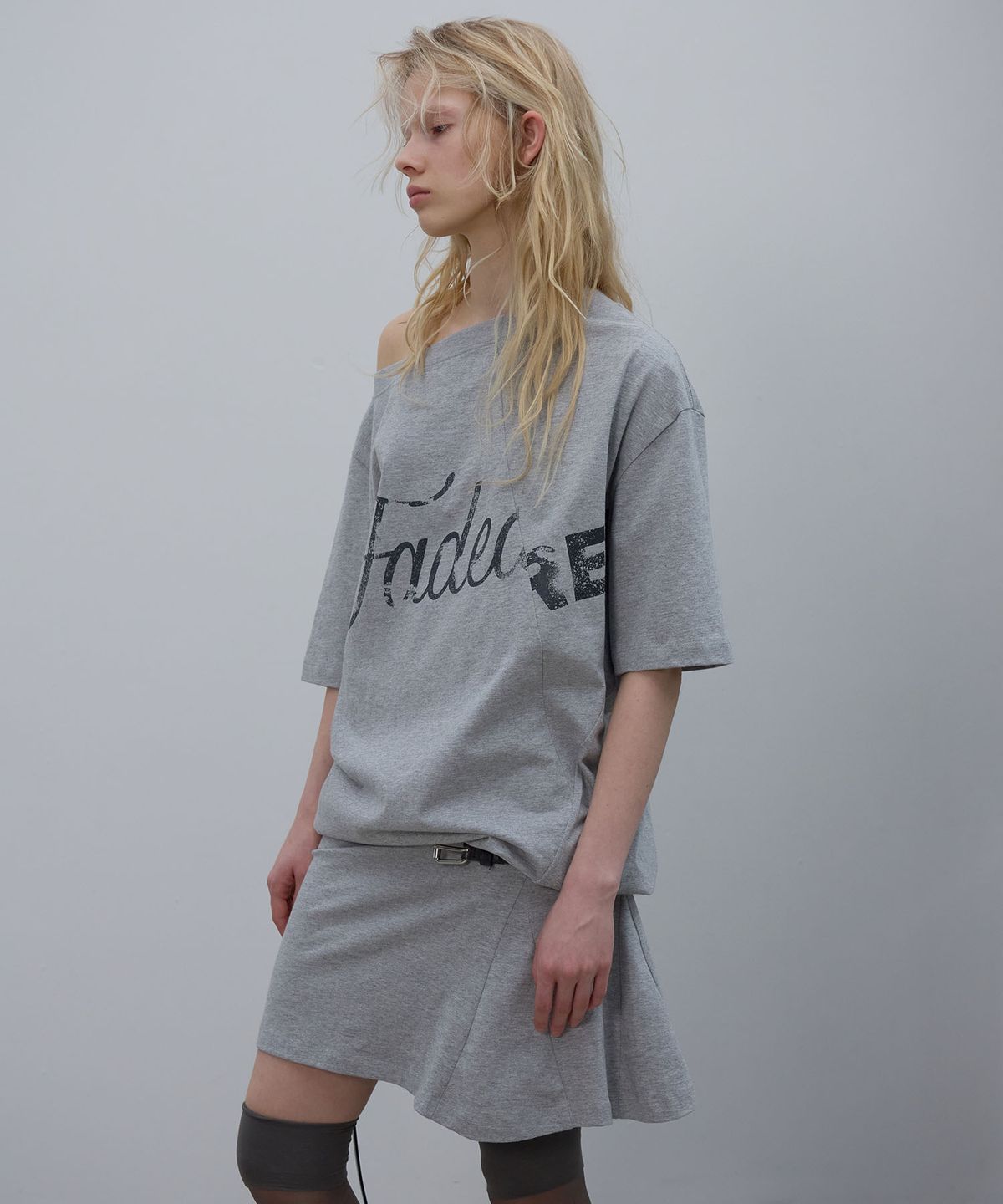 엘씨디씨티엠(LCDC™) ASYMMETRIC OFF-SHOULDER DRESS (MELANGE GREY)