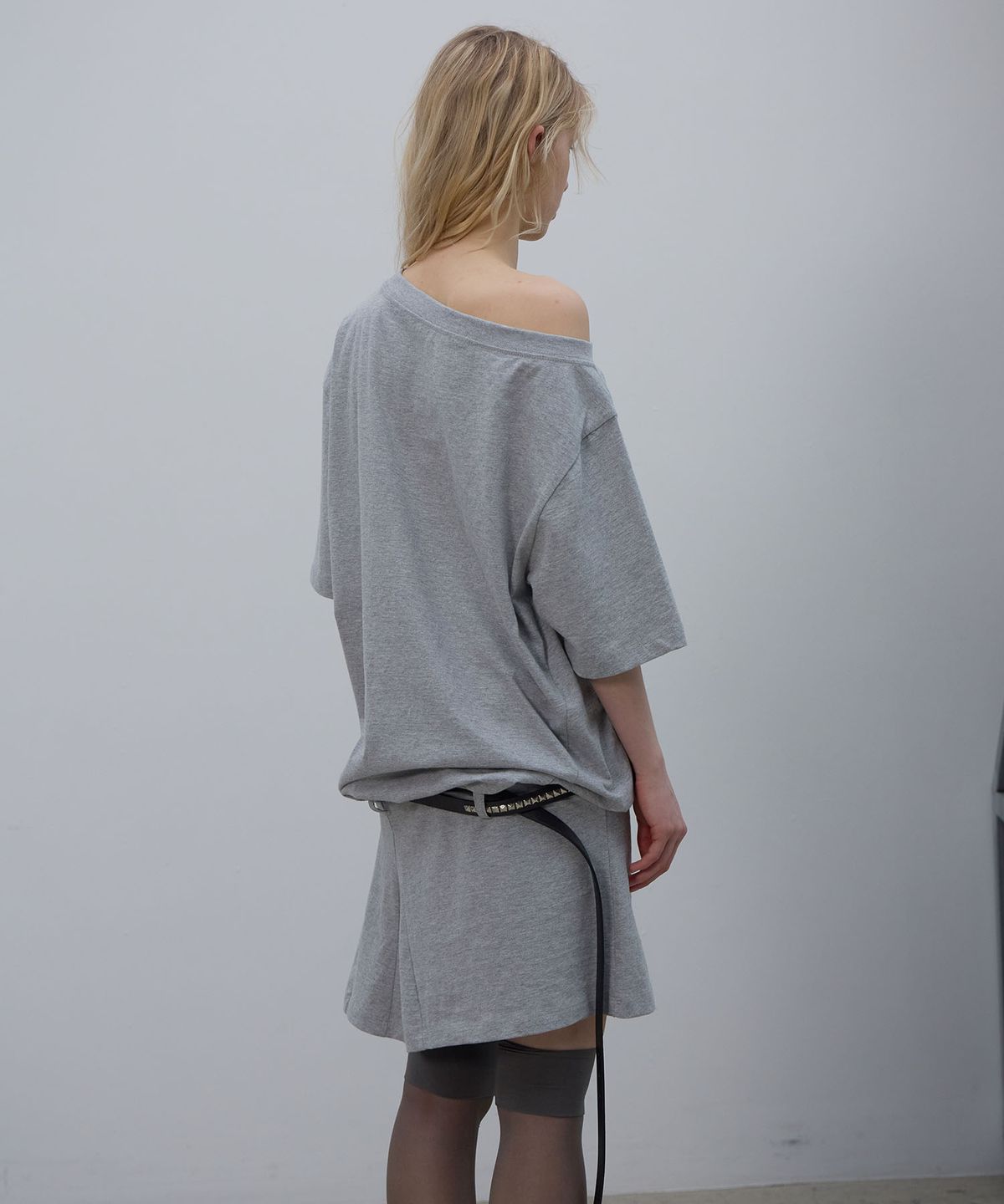 엘씨디씨티엠(LCDC™) ASYMMETRIC OFF-SHOULDER DRESS (MELANGE GREY)
