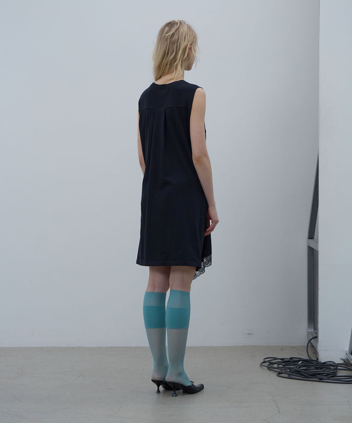 엘씨디씨티엠(LCDC™) DRAWSTRING GATHERED DRESS (BLACK)