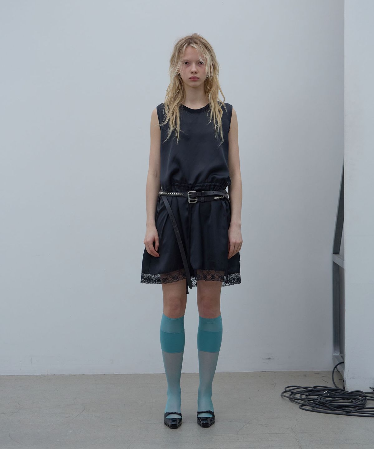 엘씨디씨티엠(LCDC™) DRAWSTRING GATHERED DRESS (BLACK)