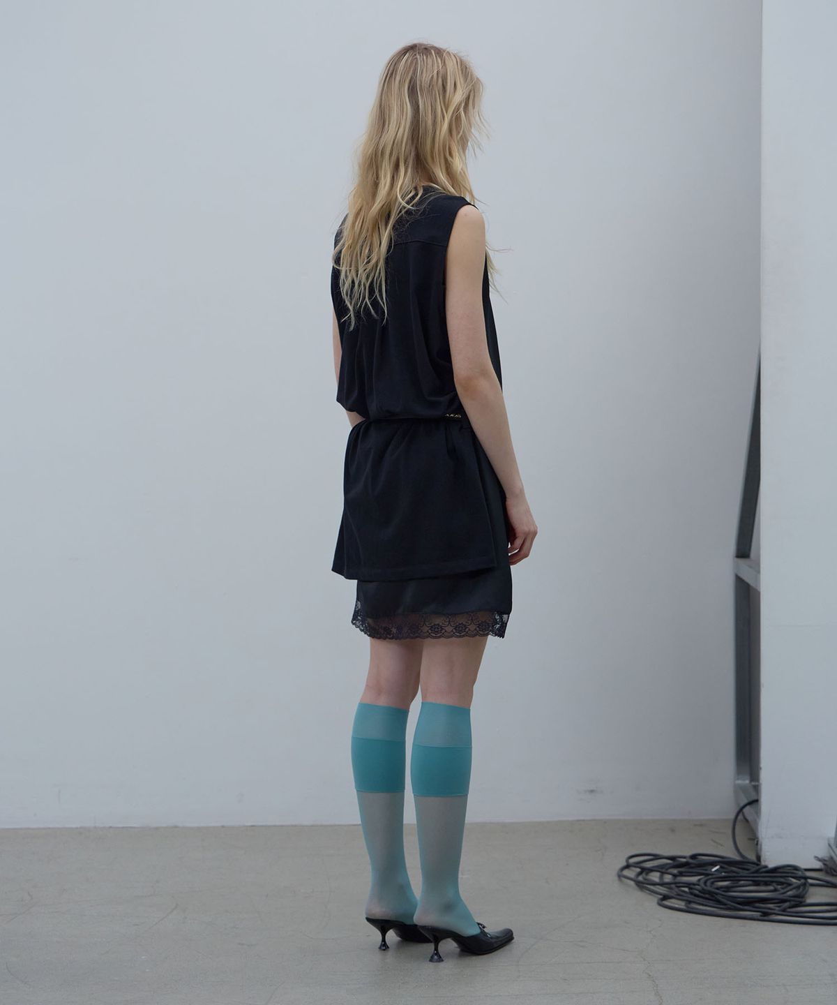 엘씨디씨티엠(LCDC™) DRAWSTRING GATHERED DRESS (BLACK)