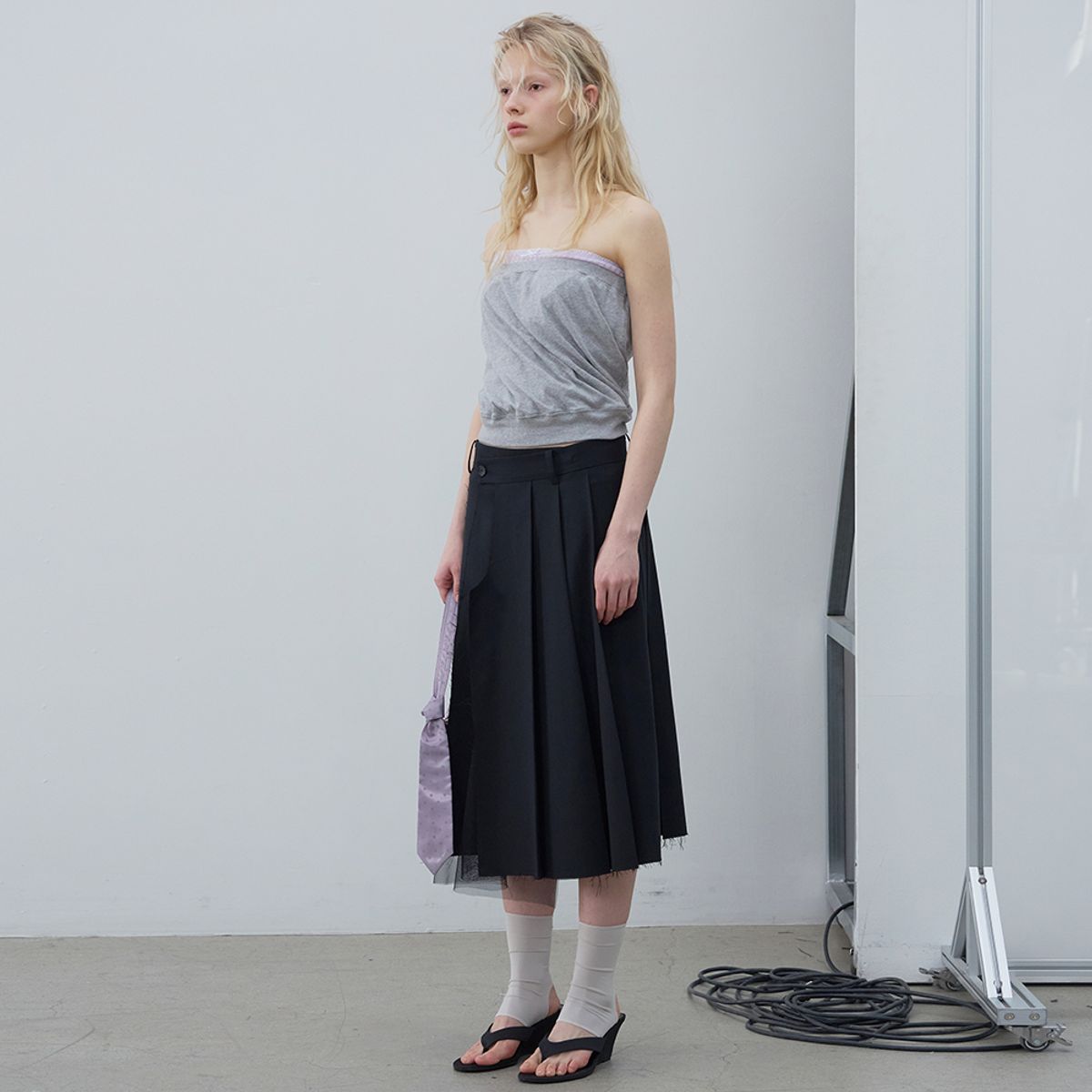 엘씨디씨티엠(LCDC™) TAILORED SHEER PLEATS SKIRT (BLACK)