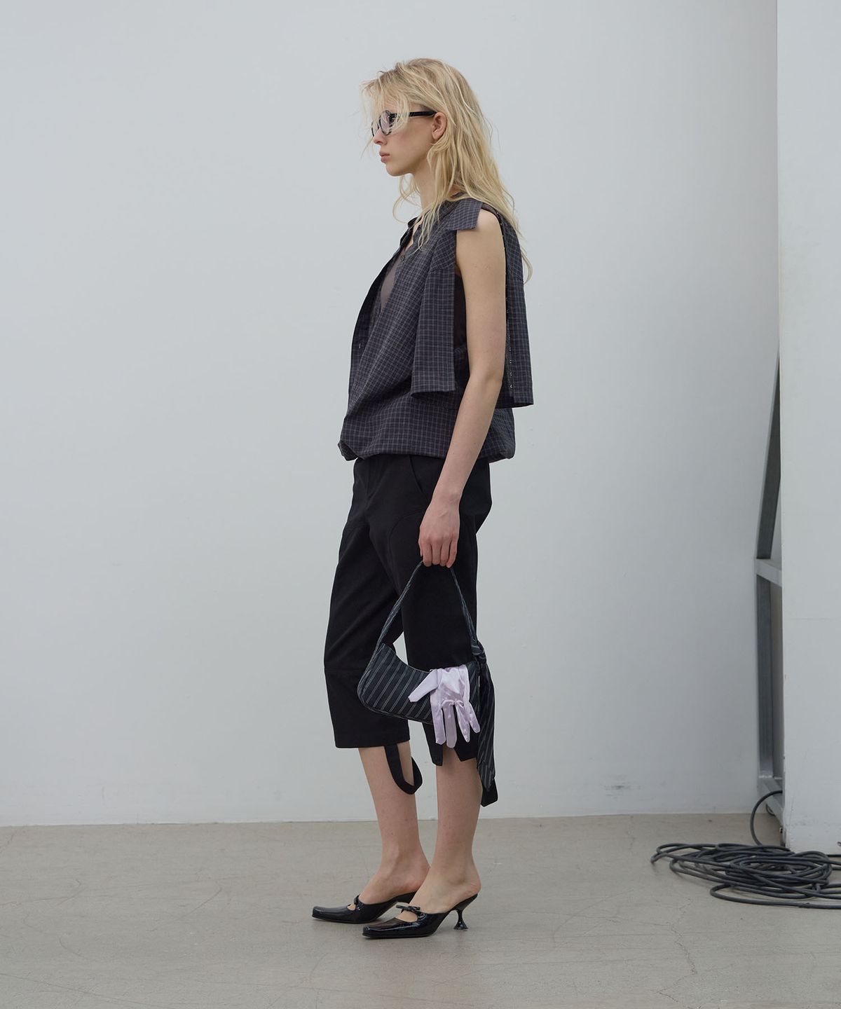 엘씨디씨티엠(LCDC™) SLIM STRAP CAPRI PANTS (BLACK)