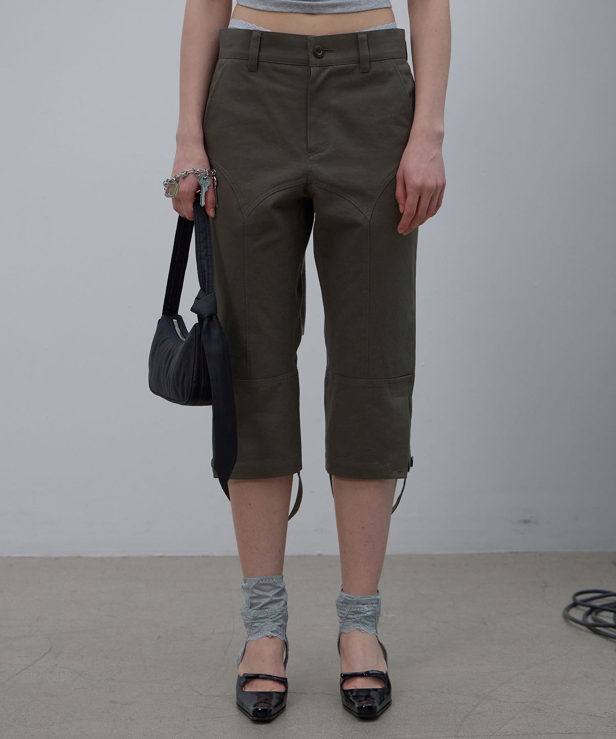 엘씨디씨티엠(LCDC™) SLIM STRAP CAPRI PANTS (KHAKI)