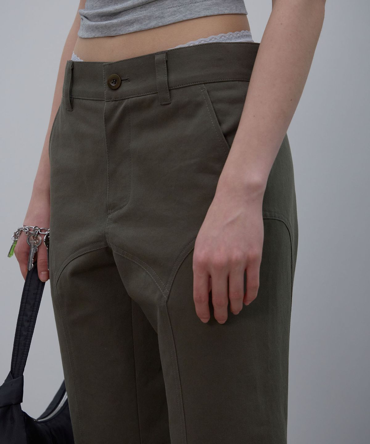 엘씨디씨티엠(LCDC™) SLIM STRAP CAPRI PANTS (KHAKI)