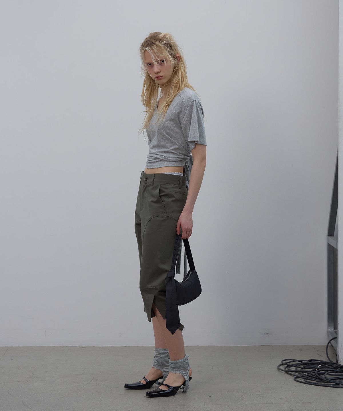 엘씨디씨티엠(LCDC™) SLIM STRAP CAPRI PANTS (KHAKI)