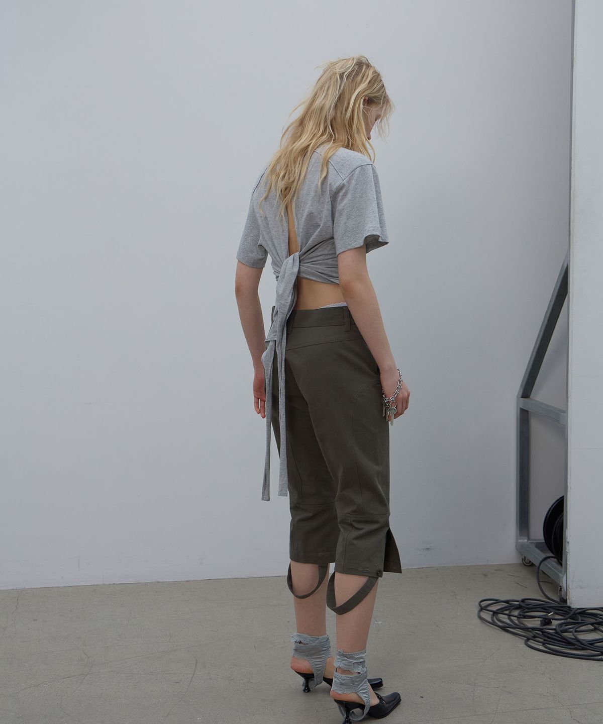엘씨디씨티엠(LCDC™) SLIM STRAP CAPRI PANTS (KHAKI)