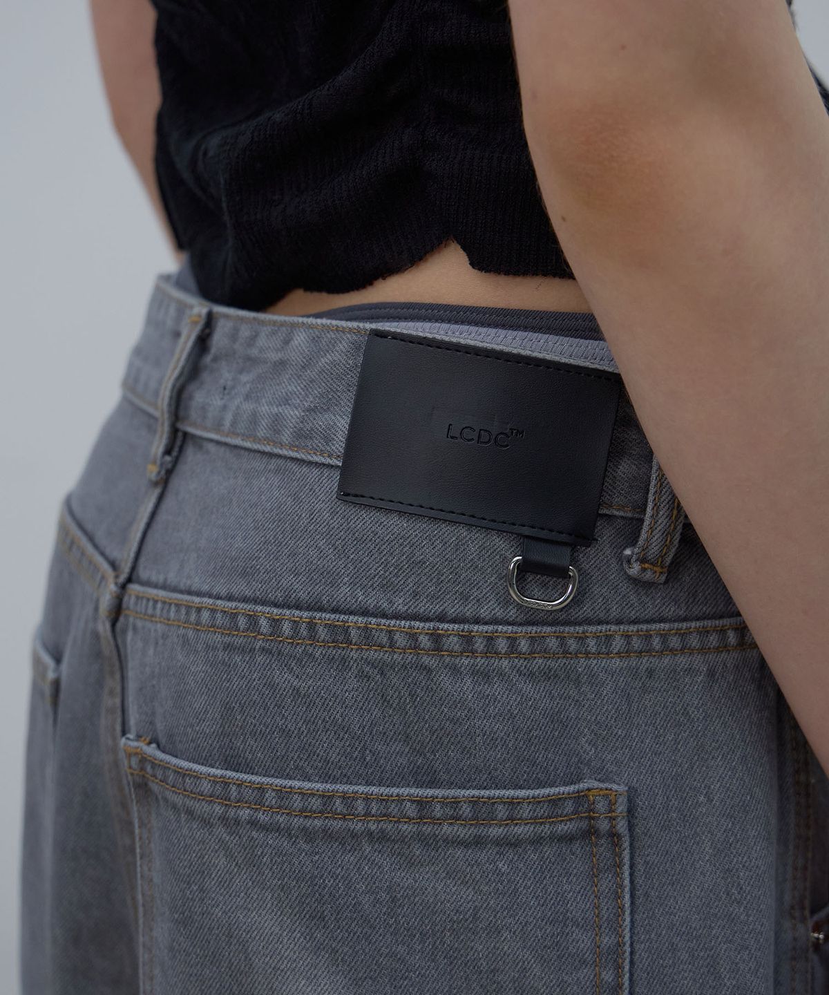 엘씨디씨티엠(LCDC™) ASYMMETRIC WAIST DENIM (GREY)
