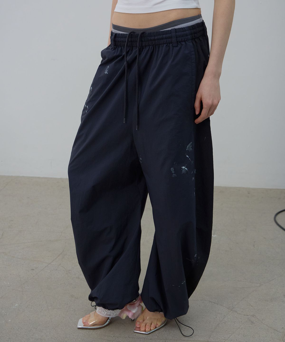 엘씨디씨티엠(LCDC™) PAINT EFFECT NYLON TROUSERS (DARK NAVY)