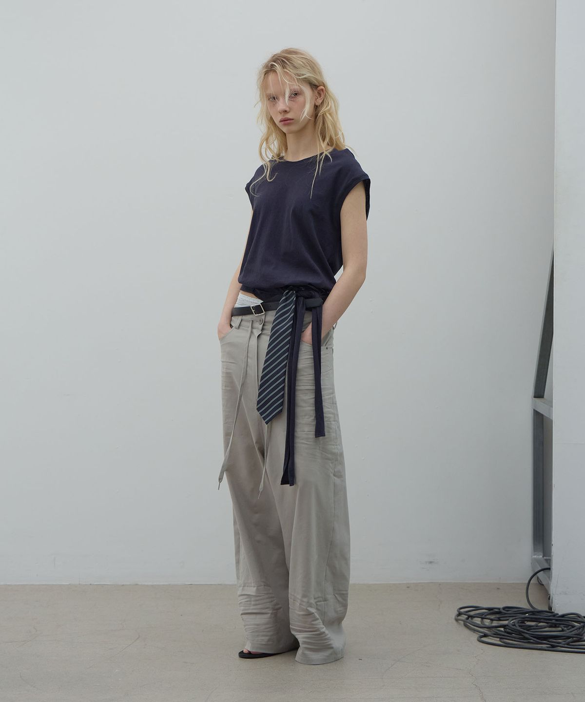 엘씨디씨티엠(LCDC™) CRINKLE DETAIL WIDE TROUSERS (LIGHT BEIGE)
