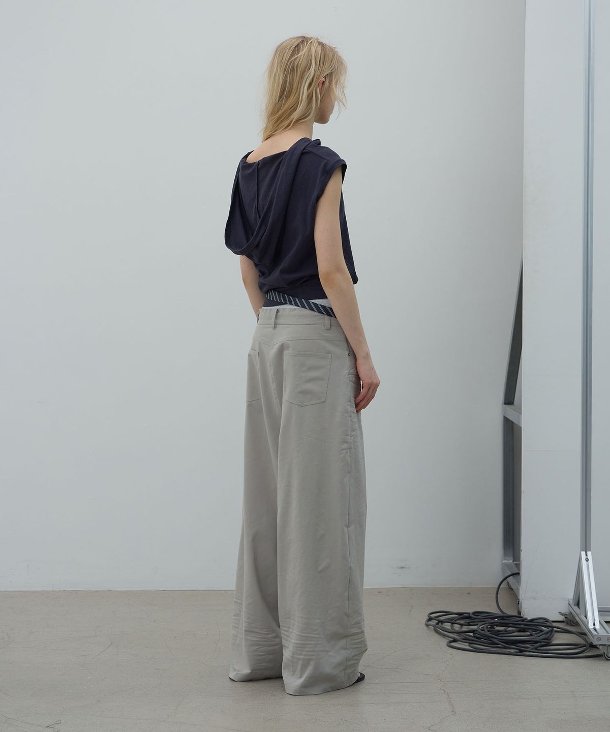 엘씨디씨티엠(LCDC™) CRINKLE DETAIL WIDE TROUSERS (LIGHT BEIGE)