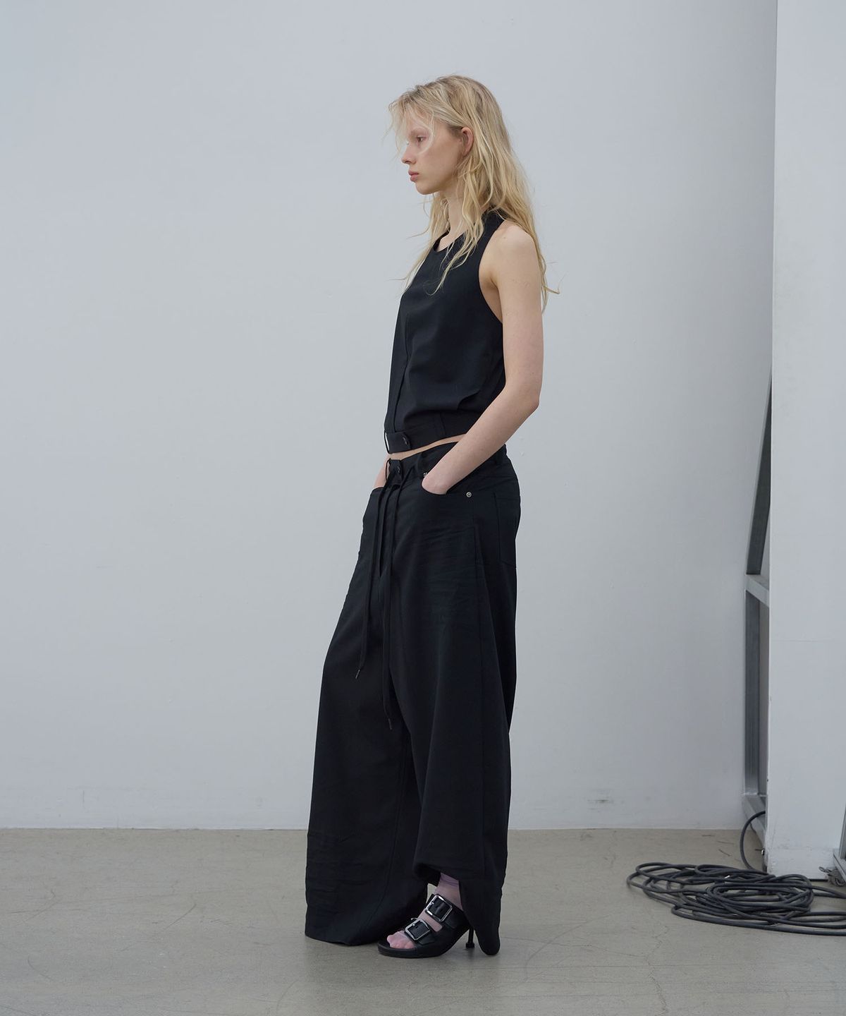 엘씨디씨티엠(LCDC™) CRINKLE DETAIL WIDE TROUSERS (BLACK)