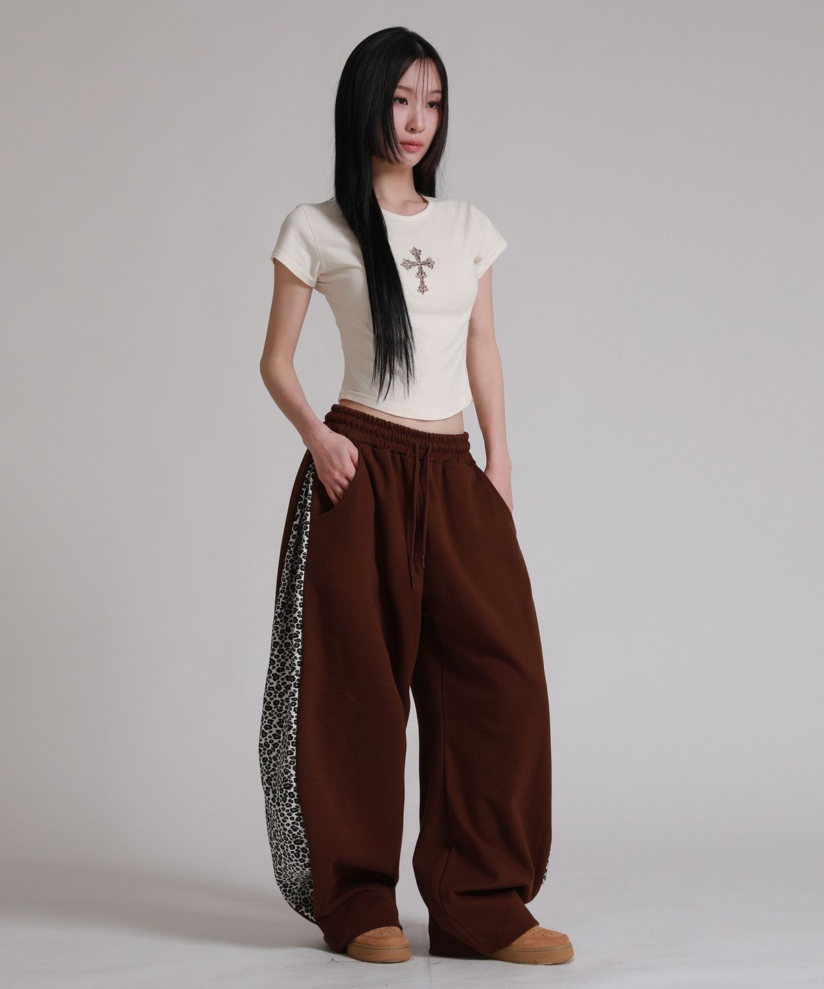 라이크더모스트(LIKE THE MOST) 밑단 라운드 슬림라인 스판 반소매 티셔츠_크림