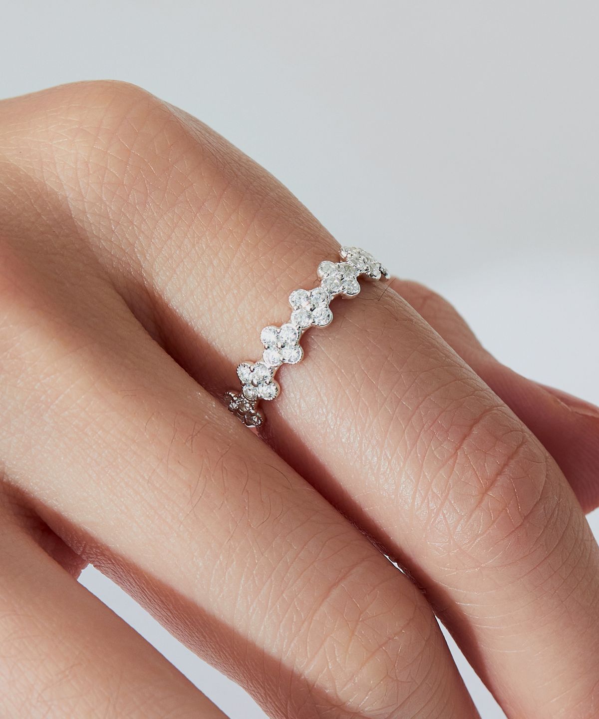 엘렌쥬얼리(HELENE JEWELRY) 925 실버 벨라 플라워 패턴 큐빅 미스 링 은 반지
