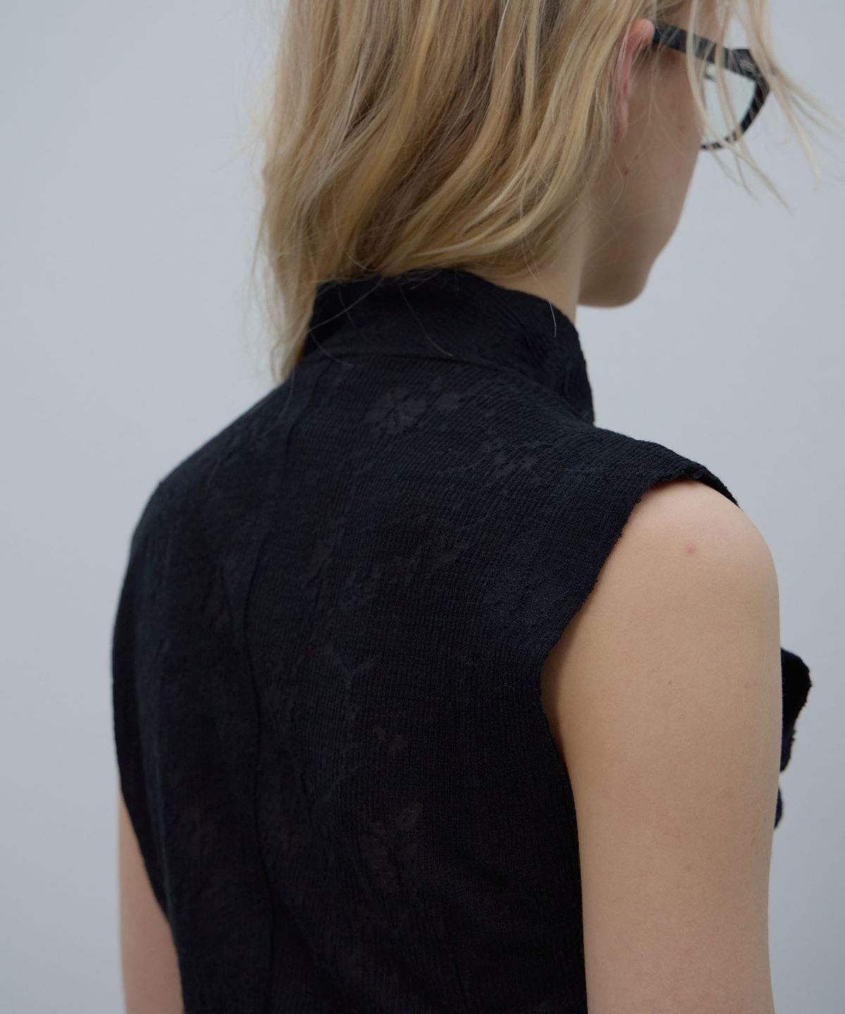 엘씨디씨티엠(LCDC™) ASYMMETRIC RUFFLE SHIRT (BLACK)