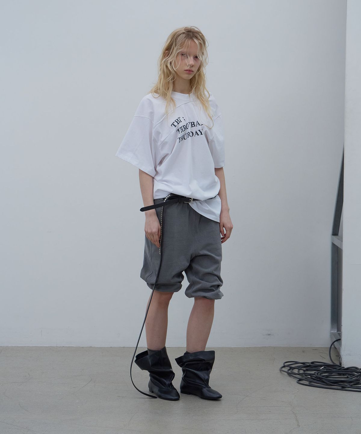 엘씨디씨티엠(LCDC™) DRAPED LETTERING PRINT T-SHIRT (WHITE)