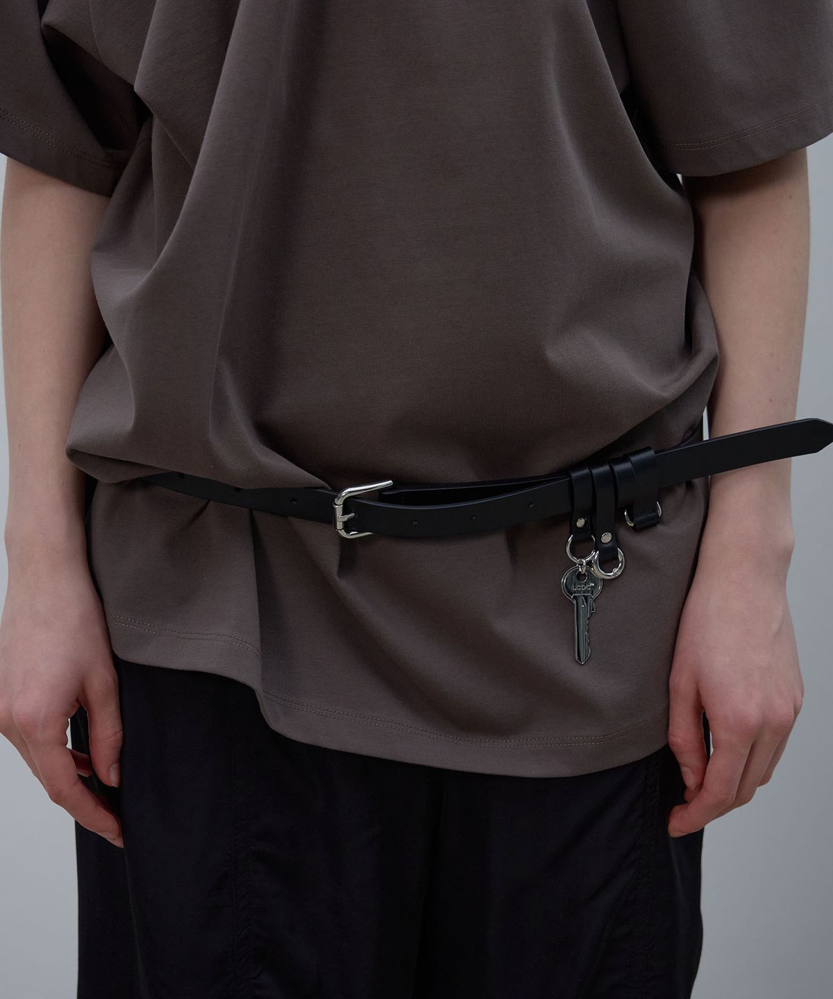 엘씨디씨티엠(LCDC™) DRAPED LETTERING PRINT T-SHIRT (BROWN)